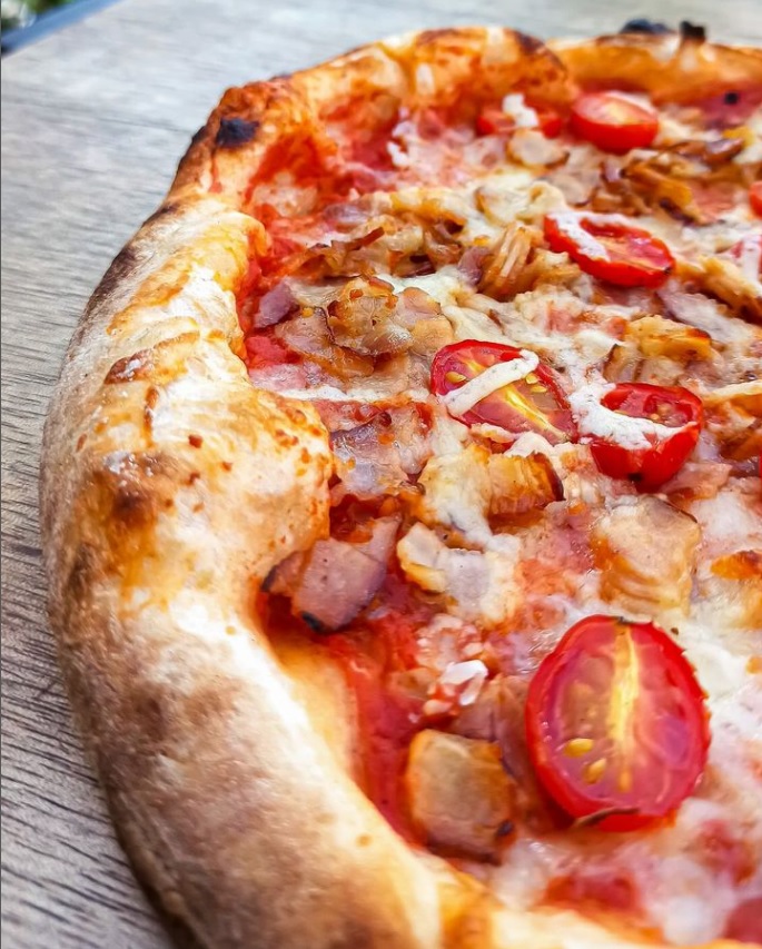 Pizza artesanal Naples Pizzaria