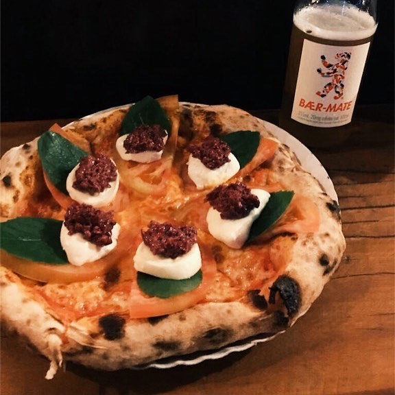 Pizza assada no forno elétrico Larroyd