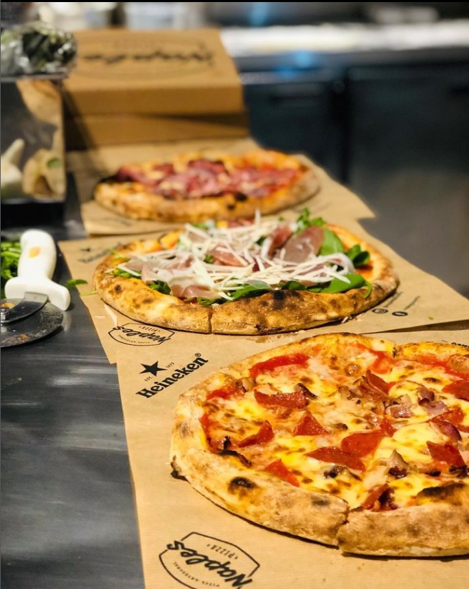 Pizza artesanal Naples Pizzaria