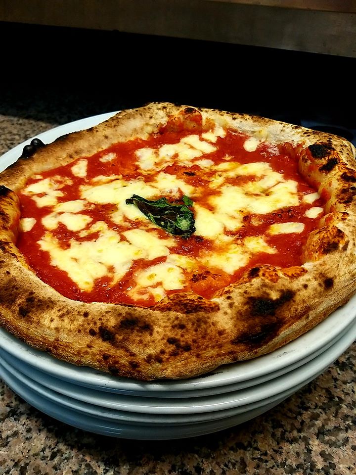 Pizza assada no forno elétrico Larroyd