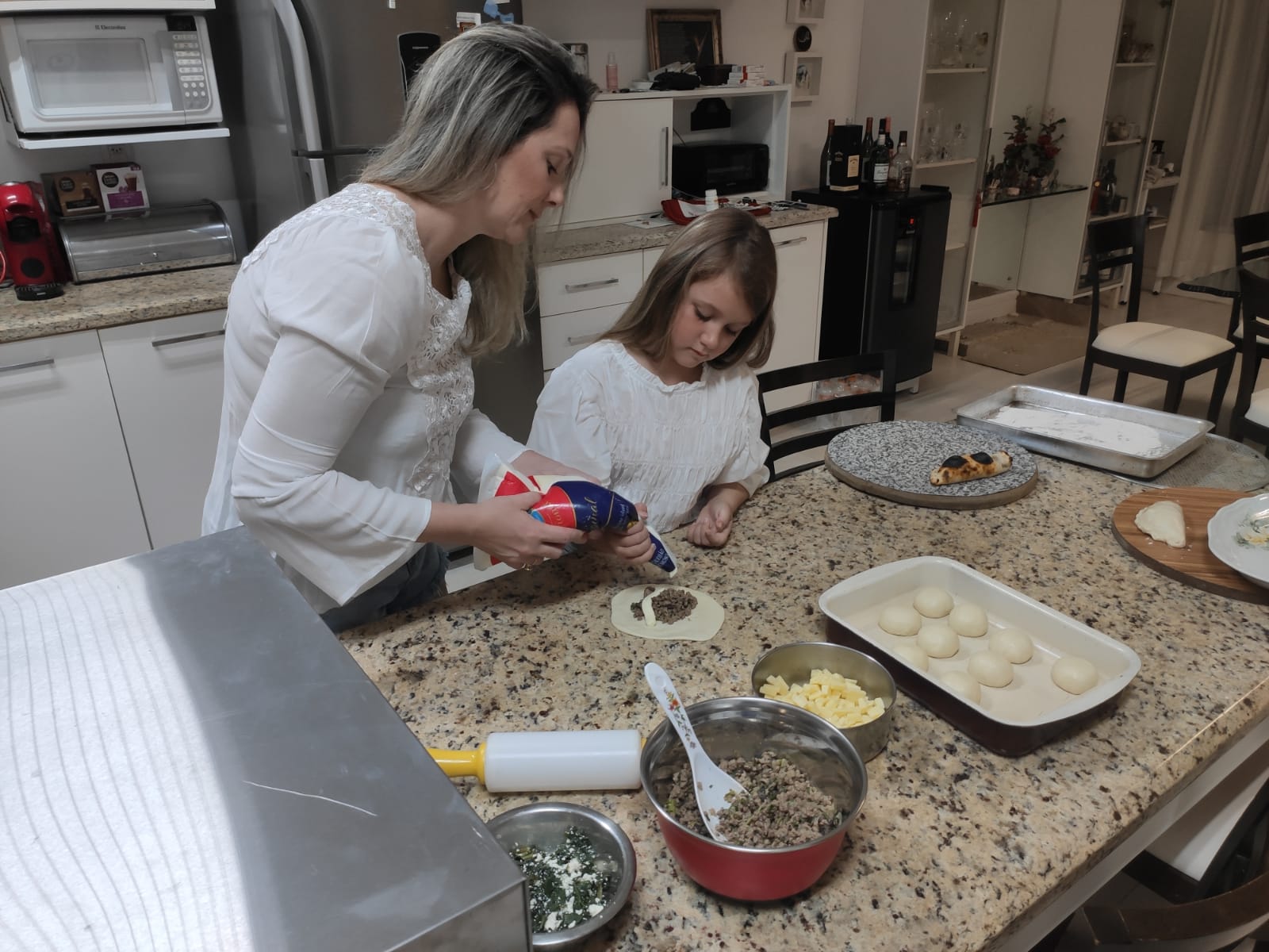 pizza feita no forno de pizza residencial