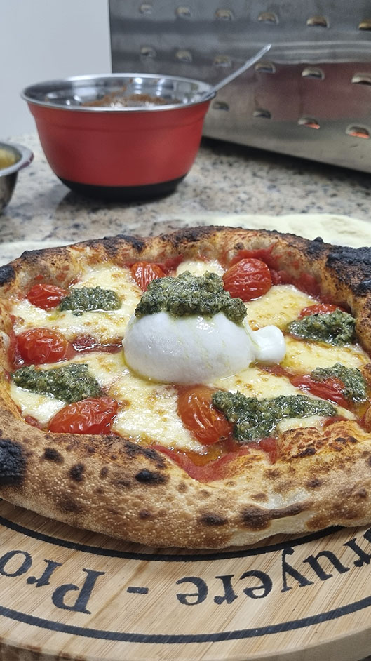 Pizza de burrata assada no Forno Gourmet Larroyd
