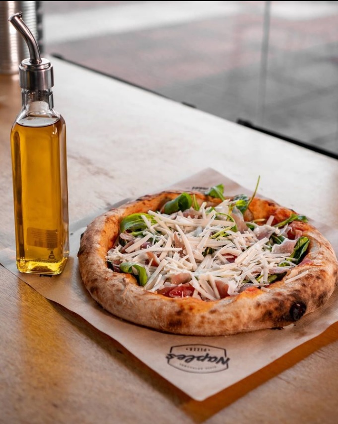 Pizza artesanal Naples Pizzaria