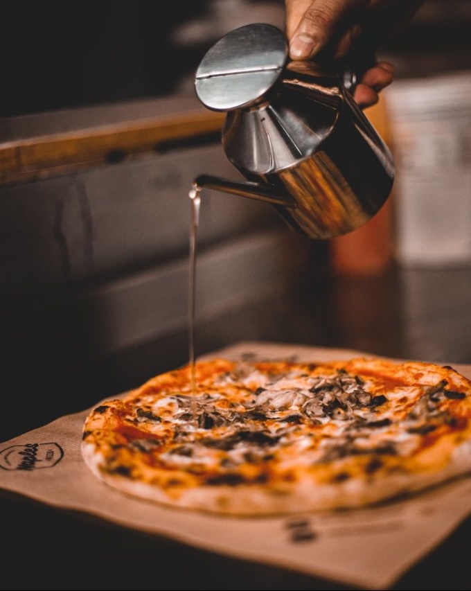 Pizza artesanal Naples Pizzaria